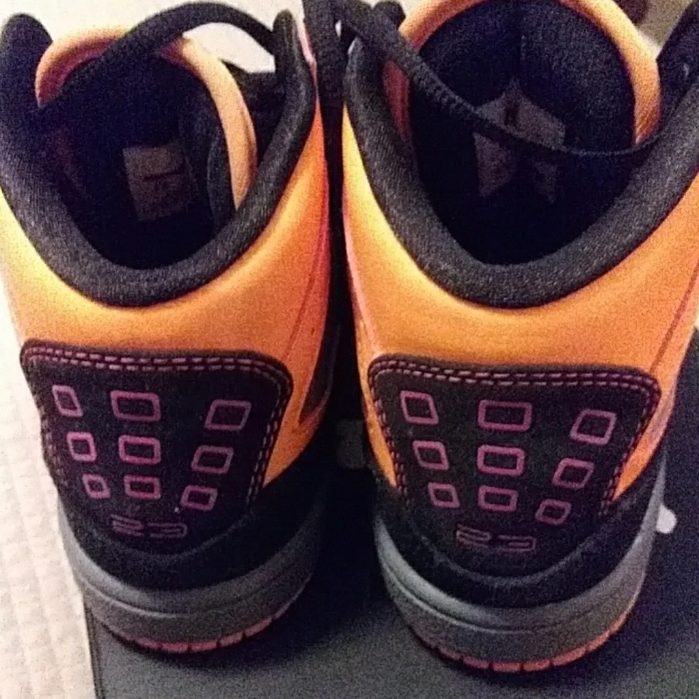 KIDS JORDAN WORN ONCE!! EXCELLENT CONDITION++